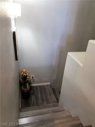 Photo #5: 2134086 Listing