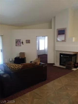 Photo #4: 2134260 Listing