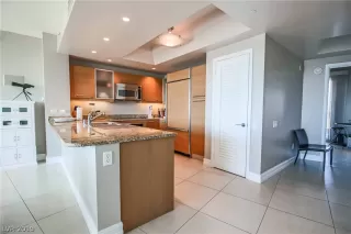 Photo #5: 2134271 Listing