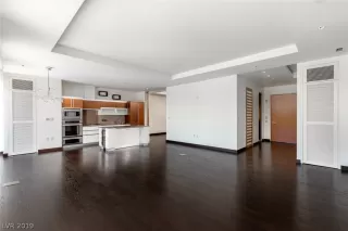 Photo #5: 2134308 Listing