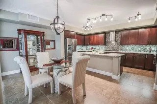 Photo #5: 2134356 Listing