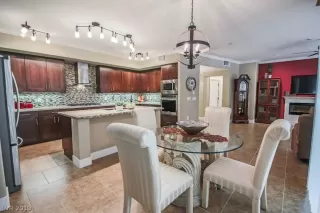 Photo #6: 2134356 Listing