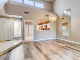 Photo #4: 2134426 Listing