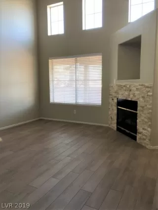 Photo #3: 2134442 Listing