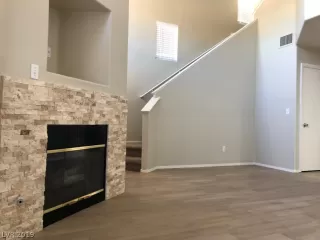 Photo #4: 2134442 Listing