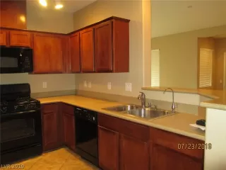 Photo #5: 2134537 Listing 