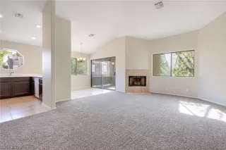 Photo #5: 2134541 Listing