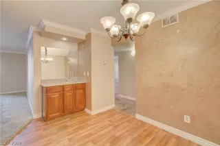 Photo #5: 2134661 Listing