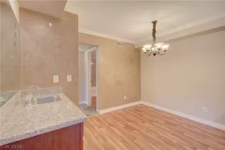 Photo #6: 2134661 Listing