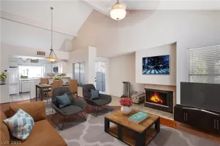 Photo #4: 2134666 Listing