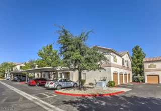 Photo #1: 2134669 Listing