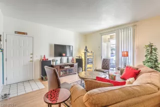 Photo #4: 2134669 Listing