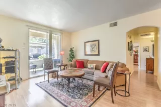 Photo #5: 2134669 Listing