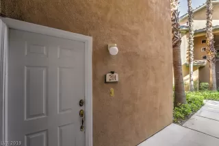 Photo #3: 2134699 Listing