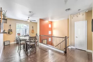 Photo #4: 2134699 Listing