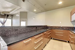 Photo #6: 2134729 Listing