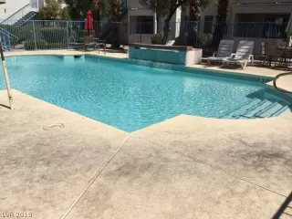 Photo #4: 2134743 Listing