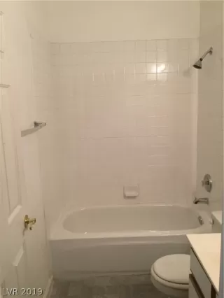 Photo #5: 2134743 Listing