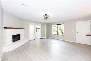 Photo #3: 2134809 Listing