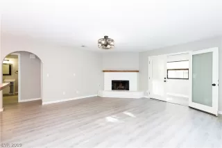 Photo #4: 2134809 Listing