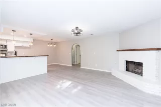 Photo #5: 2134809 Listing