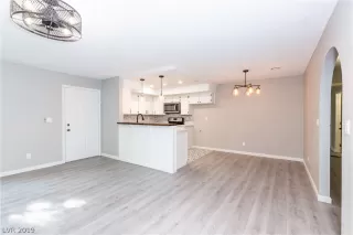 Photo #6: 2134809 Listing