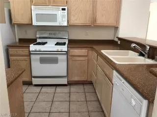 Photo #3: 2134859 Listing