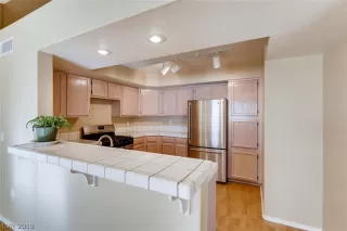 Photo #5: 2134884 Listing