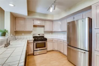 Photo #6: 2134884 Listing