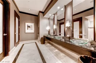 Photo #4: 2134906 Listing