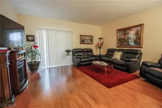 Photo #4: 2134913 Listing