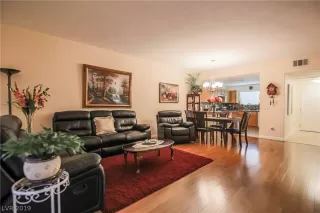 Photo #5: 2134913 Listing