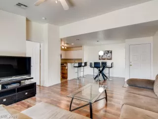 Photo #2: 2134983 Listing