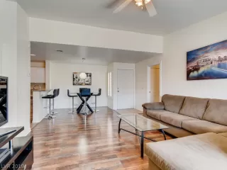 Photo #3: 2134983 Listing