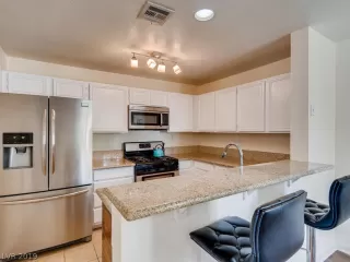 Photo #4: 2134983 Listing