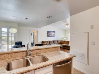 Photo #6: 2134983 Listing