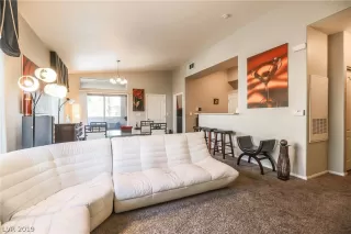 Photo #4: 2135015 Listing