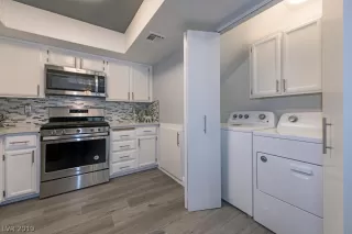 Photo #4: 2135047 Listing