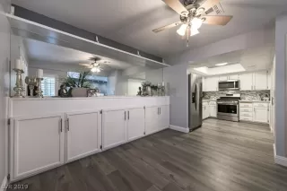 Photo #5: 2135047 Listing