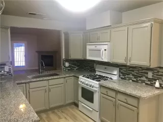 Photo #4: 2135066 Listing 