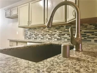 Photo #6: 2135066 Listing 