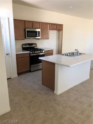 Photo #2: 2135070 Listing