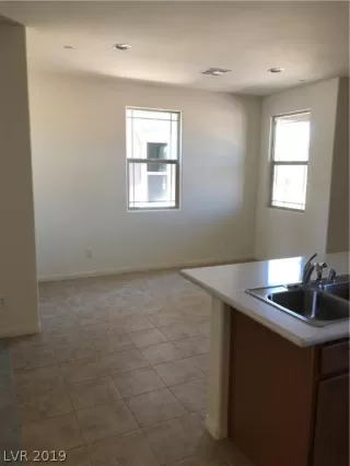 Photo #3: 2135070 Listing