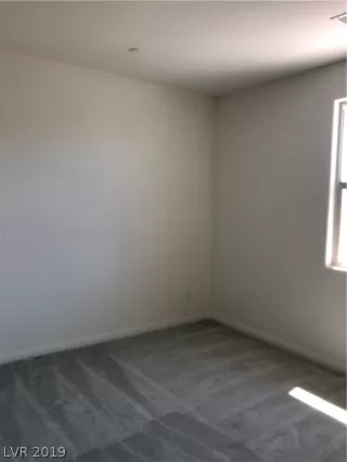 Photo #5: 2135070 Listing