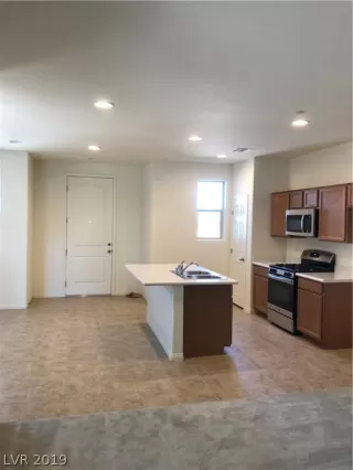 Photo #6: 2135070 Listing