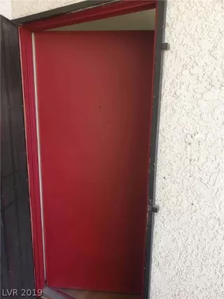 Photo #3: 2135075 Listing