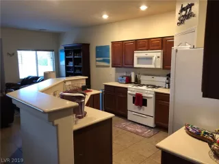 Photo #5: 2135076 Listing 