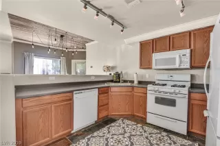 Photo #5: 2135103 Listing