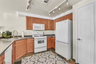 Photo #6: 2135103 Listing