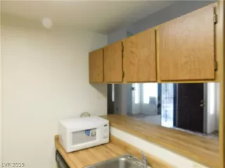 Photo #3: 2135121 Listing 